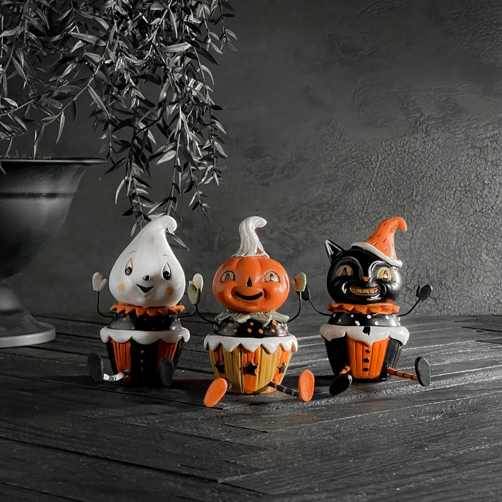 Johanna Parker Design Halloween Cupcake Shelf Sitter Set – Ghost, Pumpkin, Black Cat
