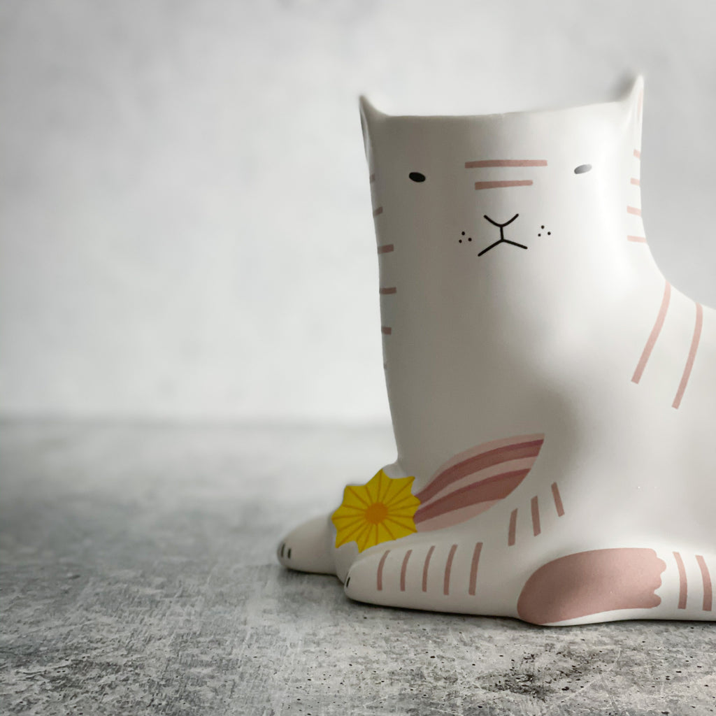 GIFTS FOR CAT LOVERS Pretty Kitty Ceramic Vase HELLO ! LUCKY x Magenta at California Englished